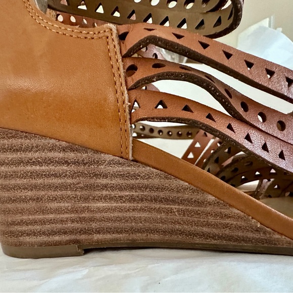 Lucky Brand Jaleels Taupe, Strappy Wedge Sandals, 6.5M - Picture 13 of 14